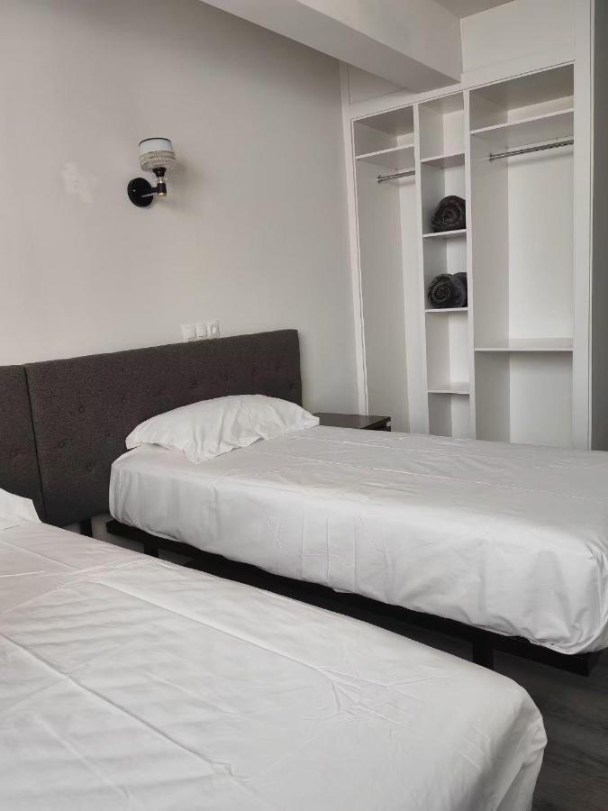 Hostal Golden 21*** Мадрид Екстериор снимка