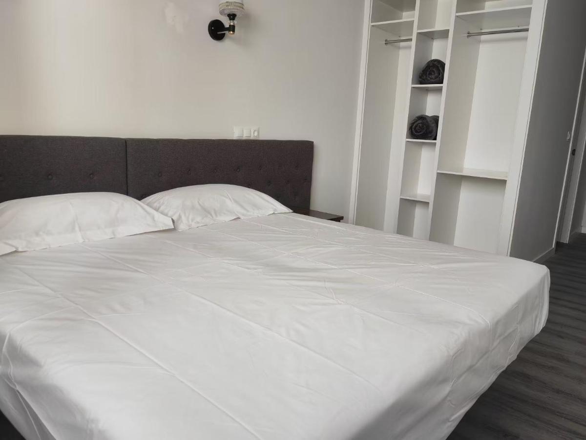 Hostal Golden 21*** Мадрид Екстериор снимка