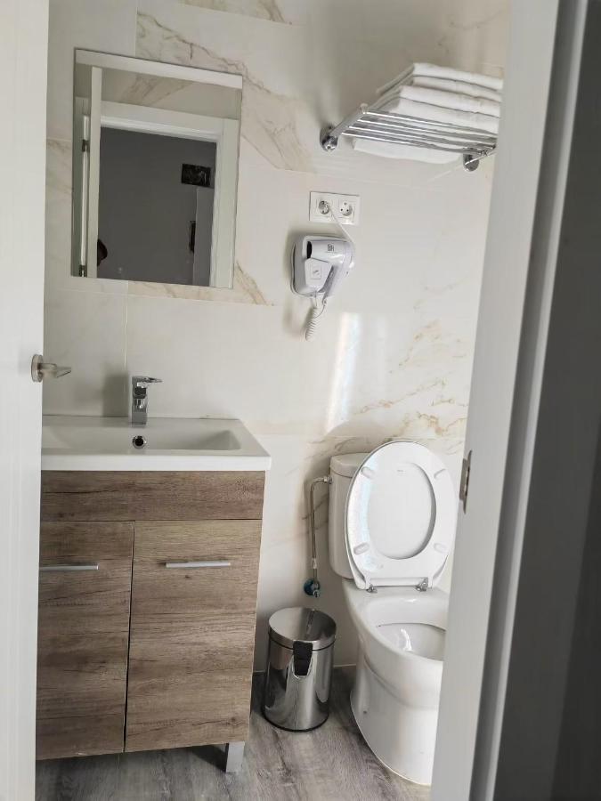 Hostal Golden 21*** Мадрид Екстериор снимка