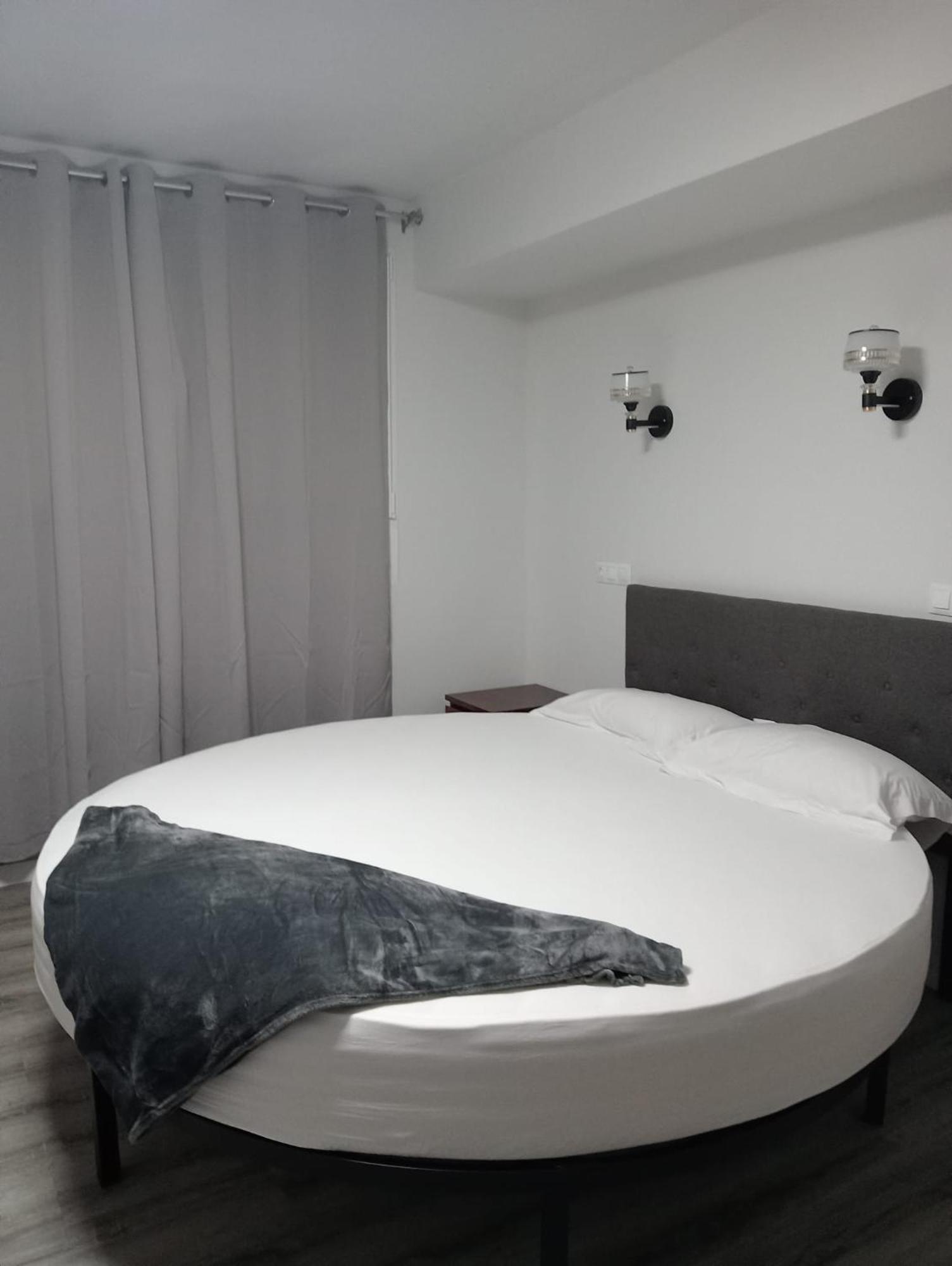 Hostal Golden 21*** Мадрид Екстериор снимка